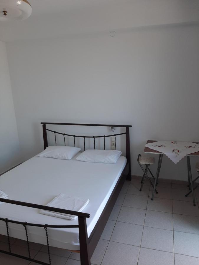 Valentina Rooms Qeparo Luaran gambar