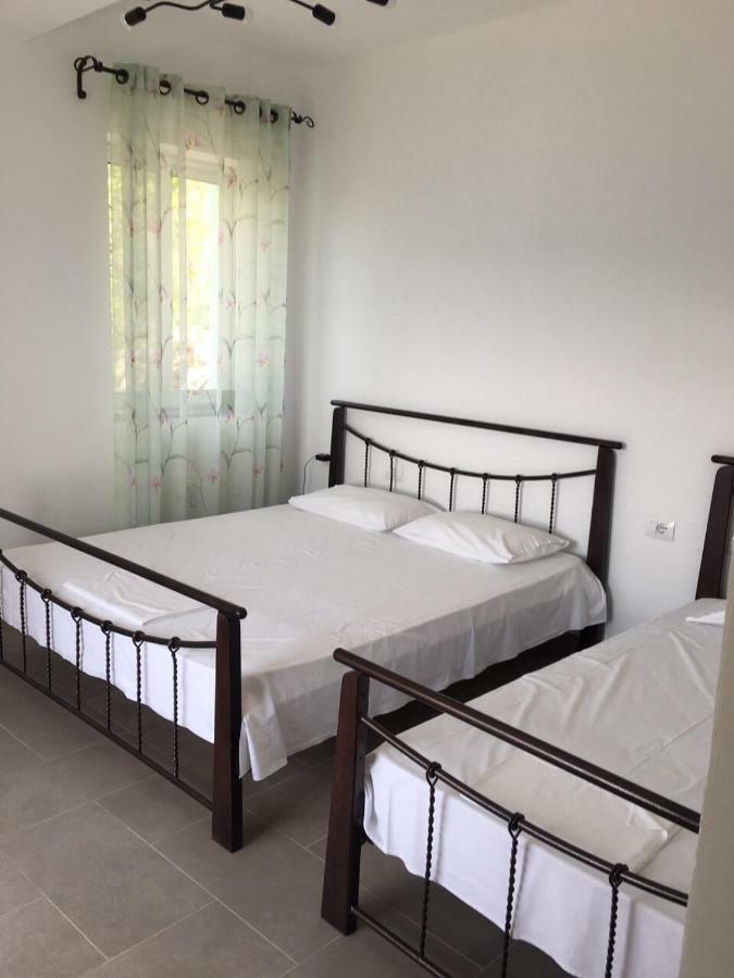 Valentina Rooms Qeparo Luaran gambar